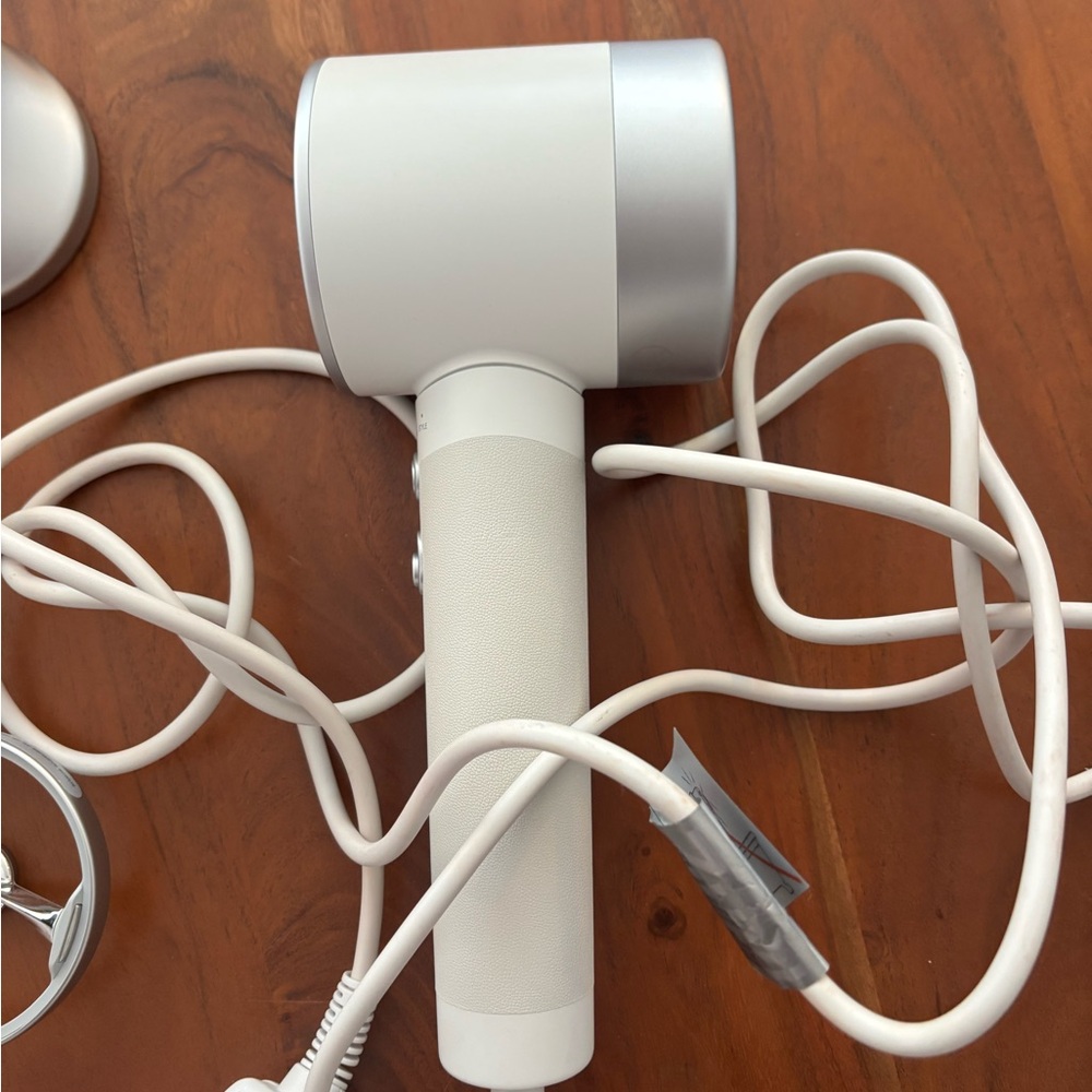 Zuvi Halo Hair Dryer - Picture 15 of 15